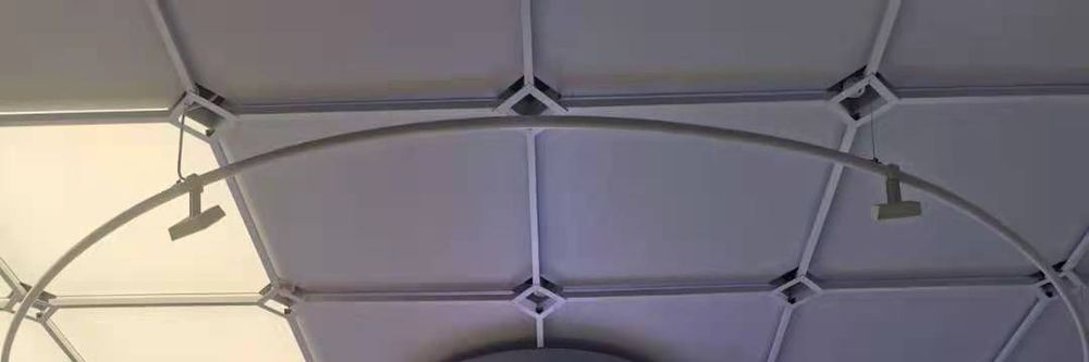 view 2 of 2021年1月，上海金融广场，上市锣联动珠帘显示系统
