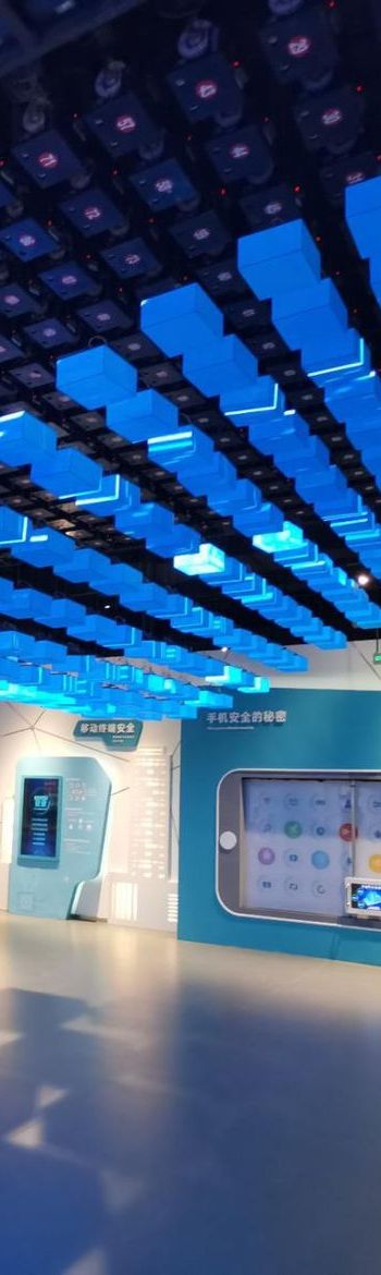 view 4 of 2020年，郑州网络信息安全科技馆，P1.875 标志性展项：我们.网络.世界，266+方砖动态组合显示画面，266+无线视频及控制信号传输，画面位置感应，随吊装位置切换，4K点对点视频零延时同步传送，方砖吊装动态侦测及自校正位置，灯光、音响一体集成控制