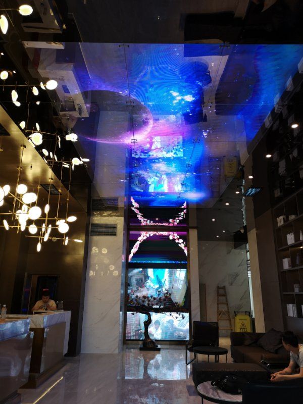 view 2 of 2019年，贵州贵阳，酒店P2墙面屏&P2.5天幕屏