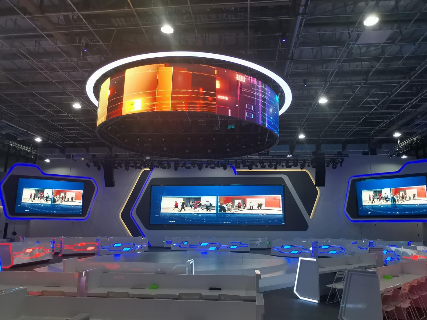 view 2 of 2020年5月，郑州网络信息科技馆，“强网杯”电子竞技永久场馆，灯光音响一体化管理，实时画面投放，远程会议实时零延时投放